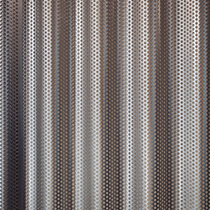 Detail perforovaných plechů v rámci atypické zakázkové výroby, kanceláře MEDLOG. 
